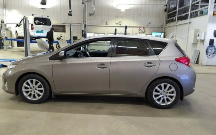 toyota-auris-bensin-2015-big-2