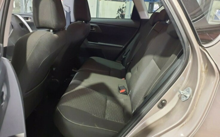 toyota-auris-bensin-2015-big-14