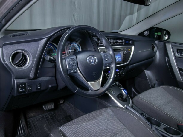 toyota-auris-bensin-2015-big-46