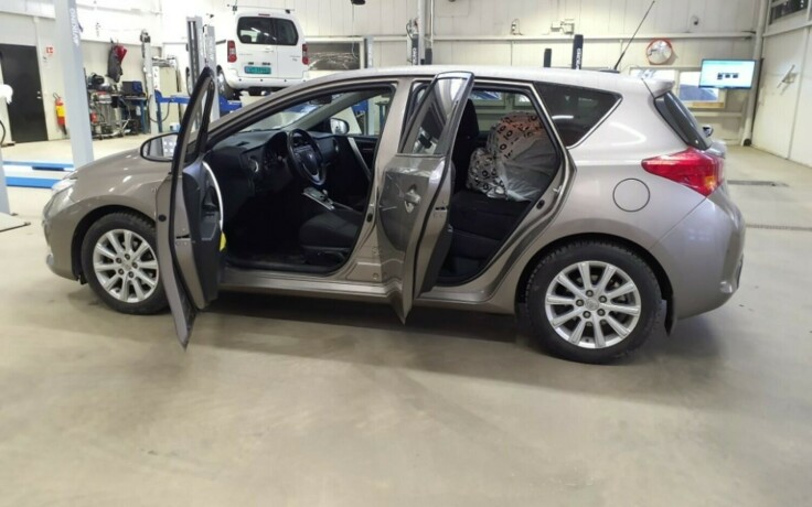 toyota-auris-bensin-2015-big-13