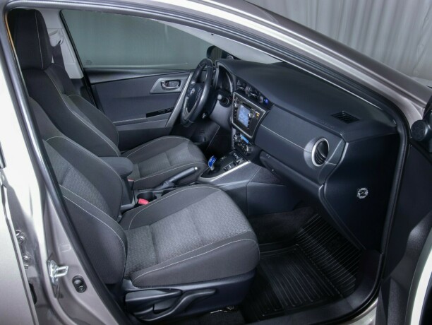 toyota-auris-bensin-2015-big-53