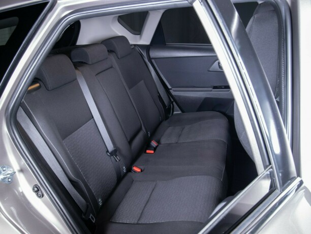 toyota-auris-bensin-2015-big-55