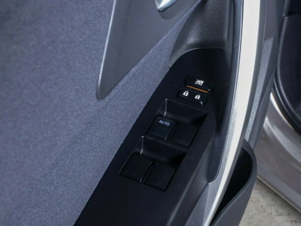 toyota-auris-bensin-2015-big-23