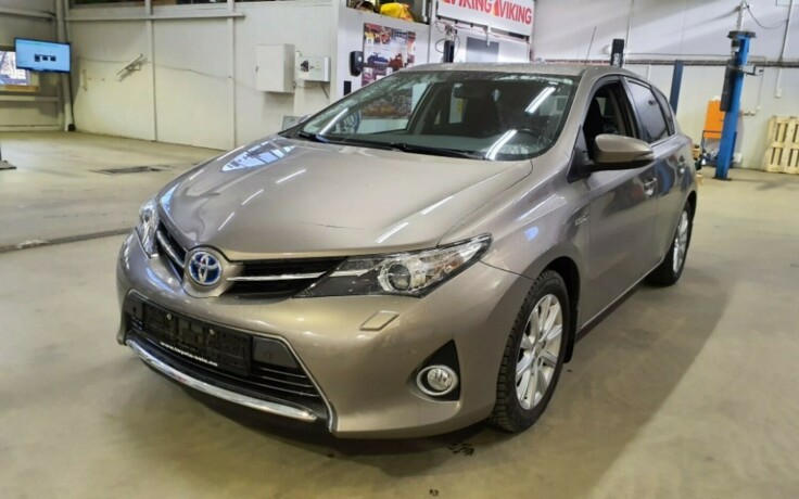toyota-auris-bensin-2015-big-0