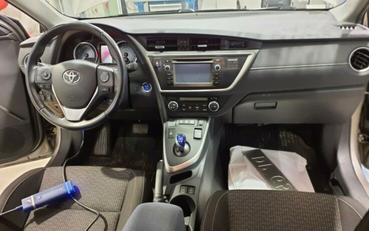 toyota-auris-bensin-2015-big-11