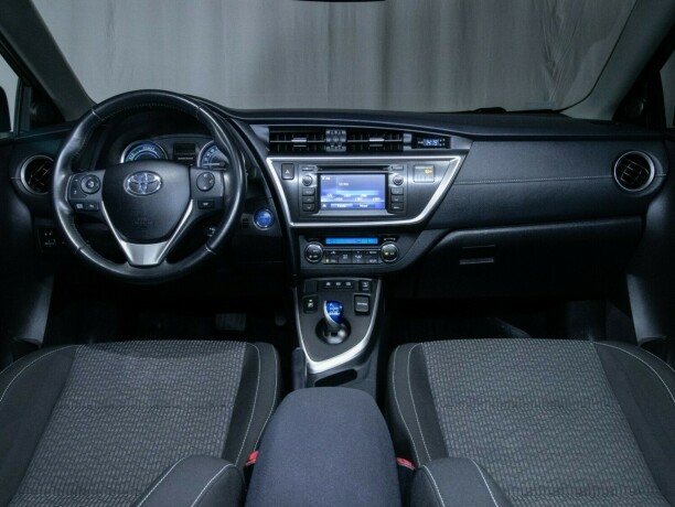toyota-auris-bensin-2015-big-45