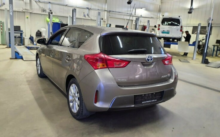 toyota-auris-bensin-2015-big-3