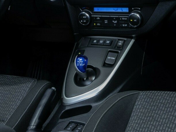 toyota-auris-bensin-2015-big-20