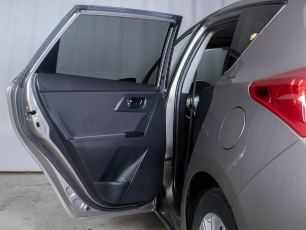toyota-auris-bensin-2015-big-22
