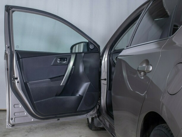 toyota-auris-bensin-2015-big-21