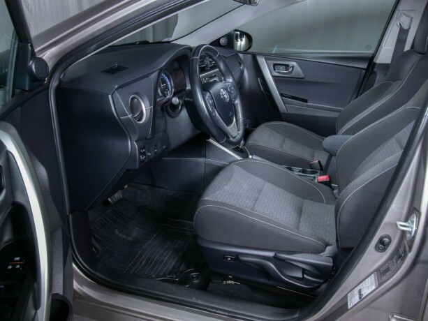 toyota-auris-bensin-2015-big-47