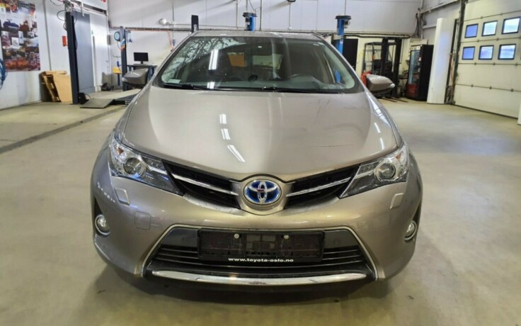 toyota-auris-bensin-2015-big-1