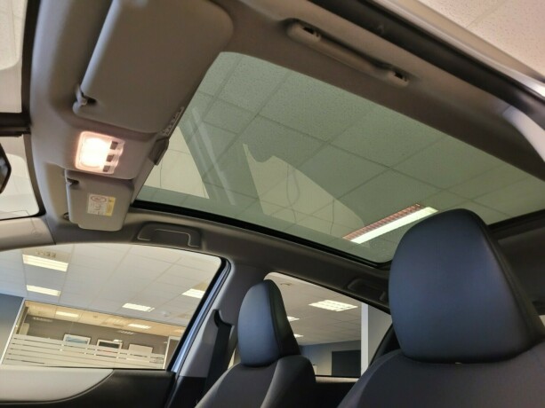 toyota-yaris-elektrisitetbensin-2014-big-19