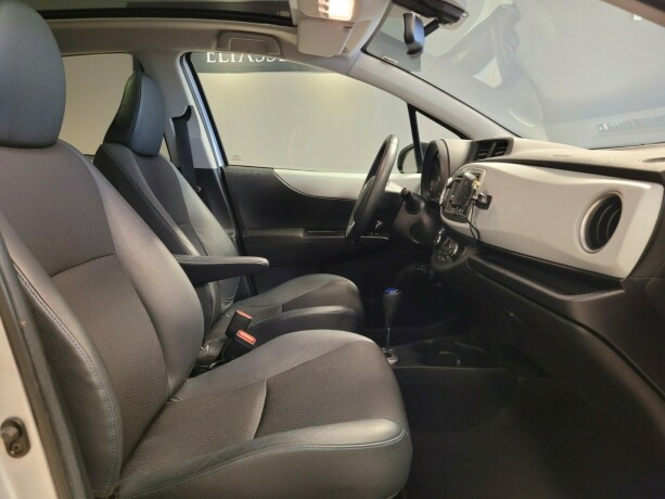 toyota-yaris-elektrisitetbensin-2014-big-10