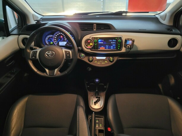 toyota-yaris-elektrisitetbensin-2014-big-25
