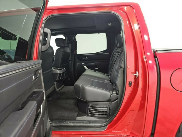 toyota-tundra-elektrisitetbensin-2022-big-10