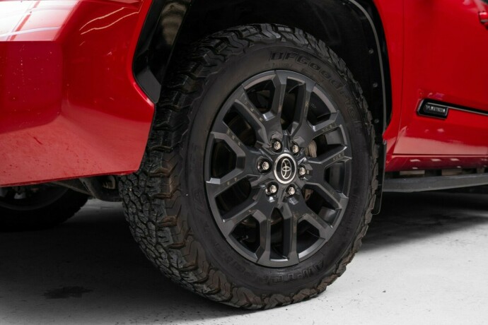 toyota-tundra-elektrisitetbensin-2022-big-42