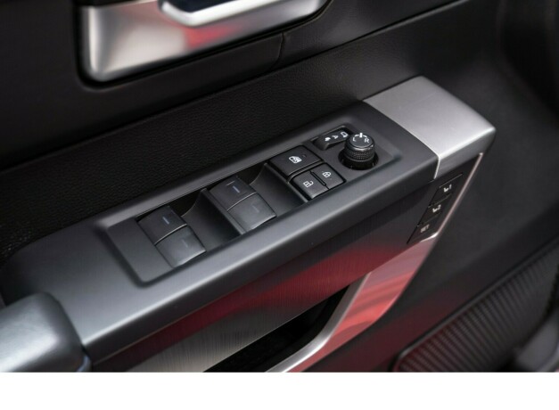 toyota-tundra-elektrisitetbensin-2022-big-19