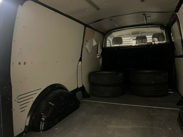 volkswagen-transporter-diesel-2014-big-20