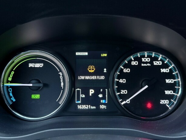 mitsubishi-outlander-elektrisitetbensin-2015-big-16