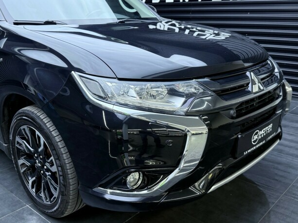 mitsubishi-outlander-elektrisitetbensin-2015-big-2