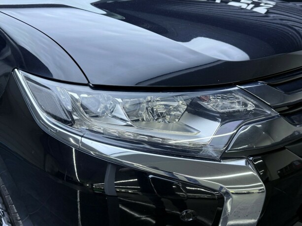 mitsubishi-outlander-elektrisitetbensin-2015-big-3