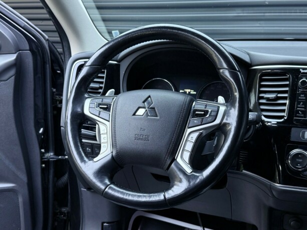 mitsubishi-outlander-elektrisitetbensin-2015-big-12