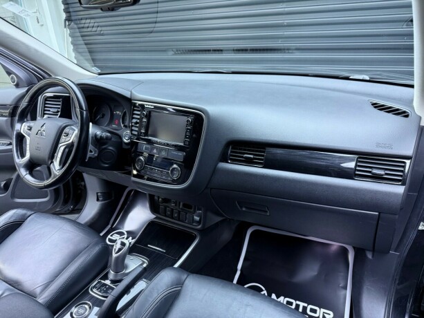 mitsubishi-outlander-elektrisitetbensin-2015-big-11