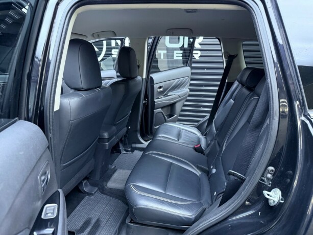 mitsubishi-outlander-elektrisitetbensin-2015-big-30