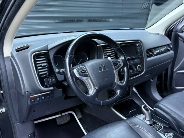 mitsubishi-outlander-elektrisitetbensin-2015-big-10