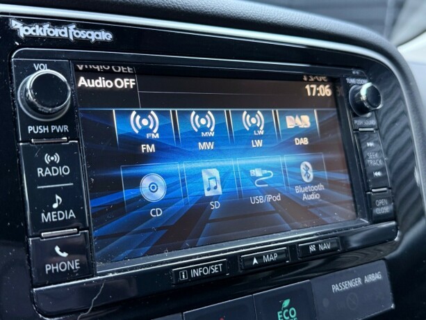 mitsubishi-outlander-elektrisitetbensin-2015-big-17