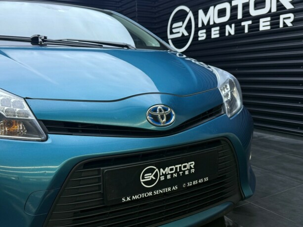 toyota-yaris-elektrisitetbensin-2013-big-3