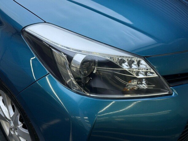 toyota-yaris-elektrisitetbensin-2013-big-4