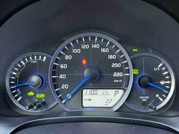 toyota-yaris-elektrisitetbensin-2013-big-18