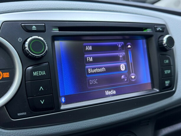 toyota-yaris-elektrisitetbensin-2013-big-21