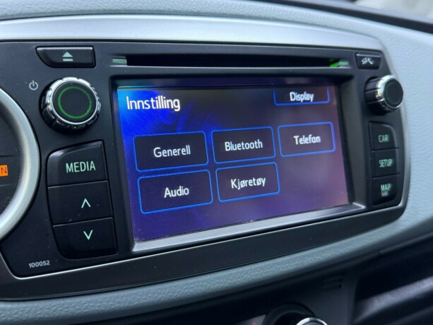 toyota-yaris-elektrisitetbensin-2013-big-22
