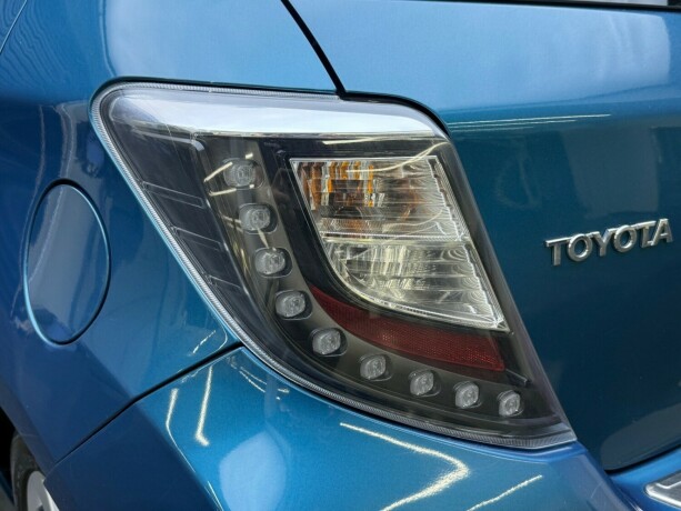 toyota-yaris-elektrisitetbensin-2013-big-7