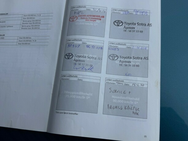 toyota-yaris-elektrisitetbensin-2013-big-35