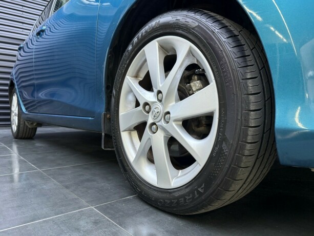 toyota-yaris-elektrisitetbensin-2013-big-8