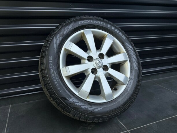 toyota-yaris-elektrisitetbensin-2013-big-34
