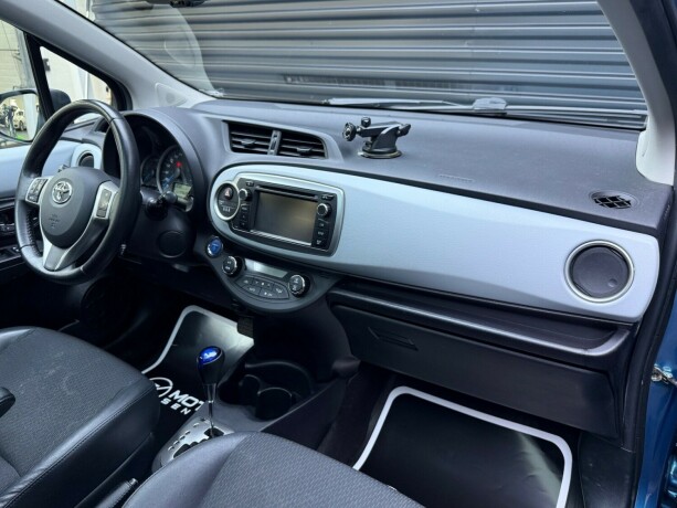 toyota-yaris-elektrisitetbensin-2013-big-12