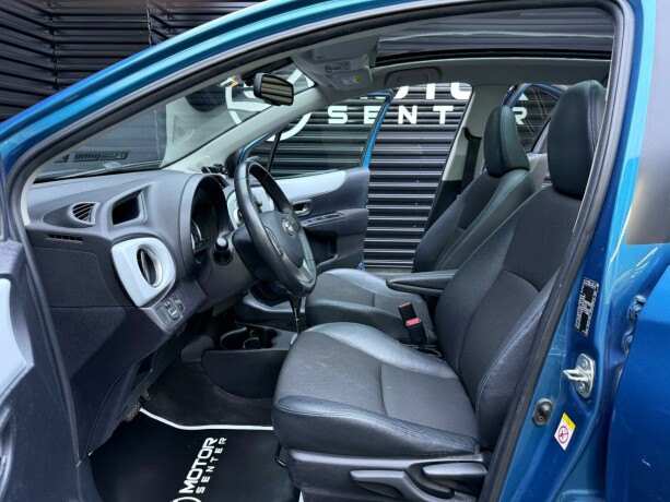 toyota-yaris-elektrisitetbensin-2013-big-27