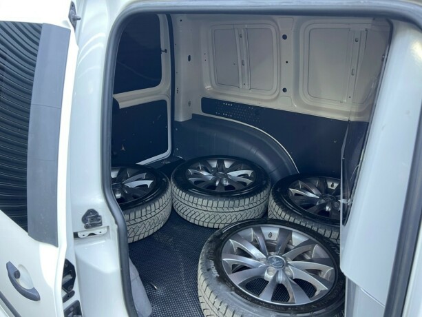 volkswagen-caddy-diesel-2014-big-23