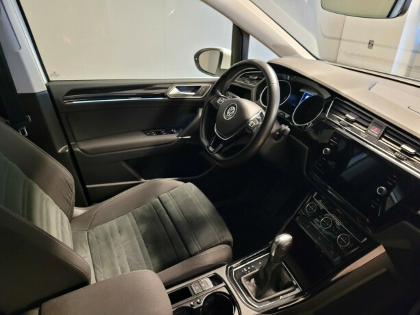 volkswagen-touran-bensin-2020-big-13