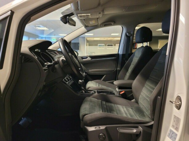 volkswagen-touran-bensin-2020-big-21