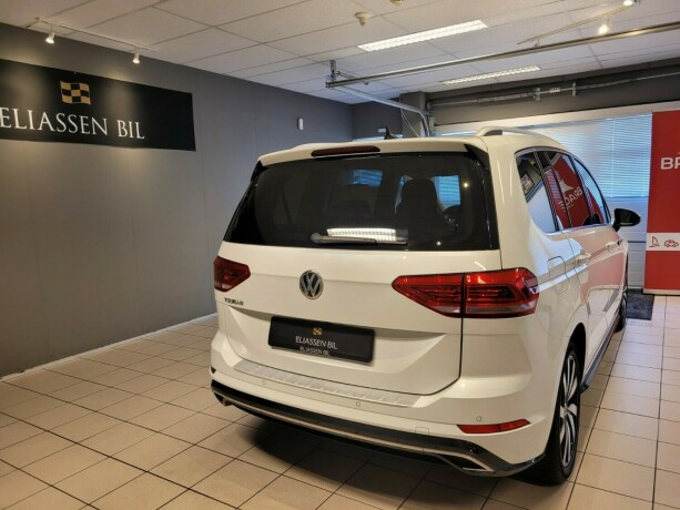 volkswagen-touran-bensin-2020-big-5