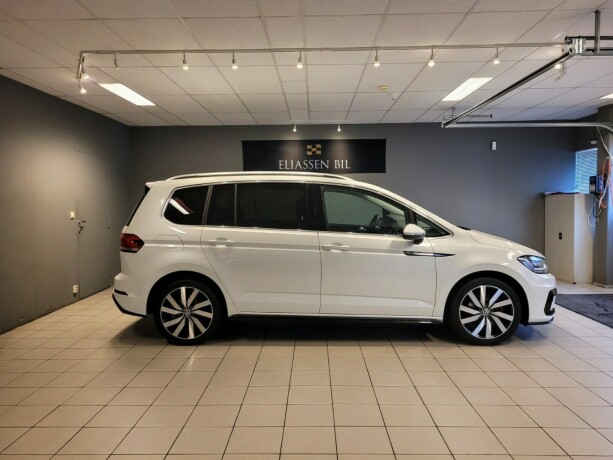 volkswagen-touran-bensin-2020-big-3