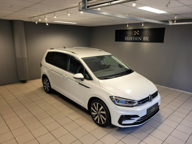 volkswagen-touran-bensin-2020-big-1