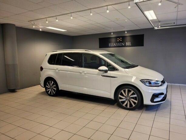 volkswagen-touran-bensin-2020-big-2