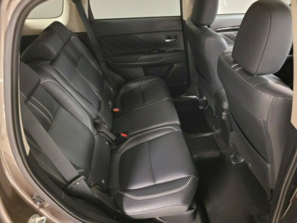 mitsubishi-outlander-elektrisitetbensin-2016-big-15
